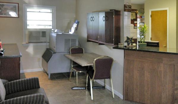 Budget Host Inn New Berlinville Exterior photo