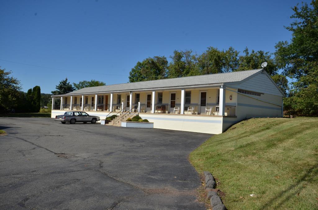 Budget Host Inn New Berlinville Exterior photo
