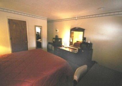 Budget Host Inn New Berlinville Room photo