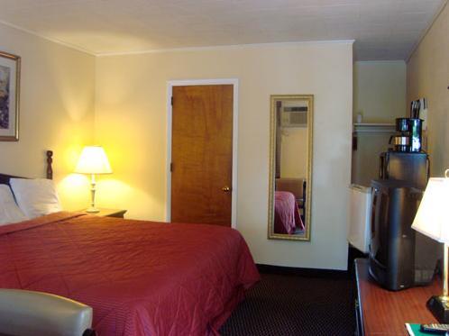 Budget Host Inn New Berlinville Room photo