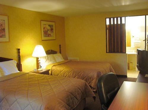 Budget Host Inn New Berlinville Room photo