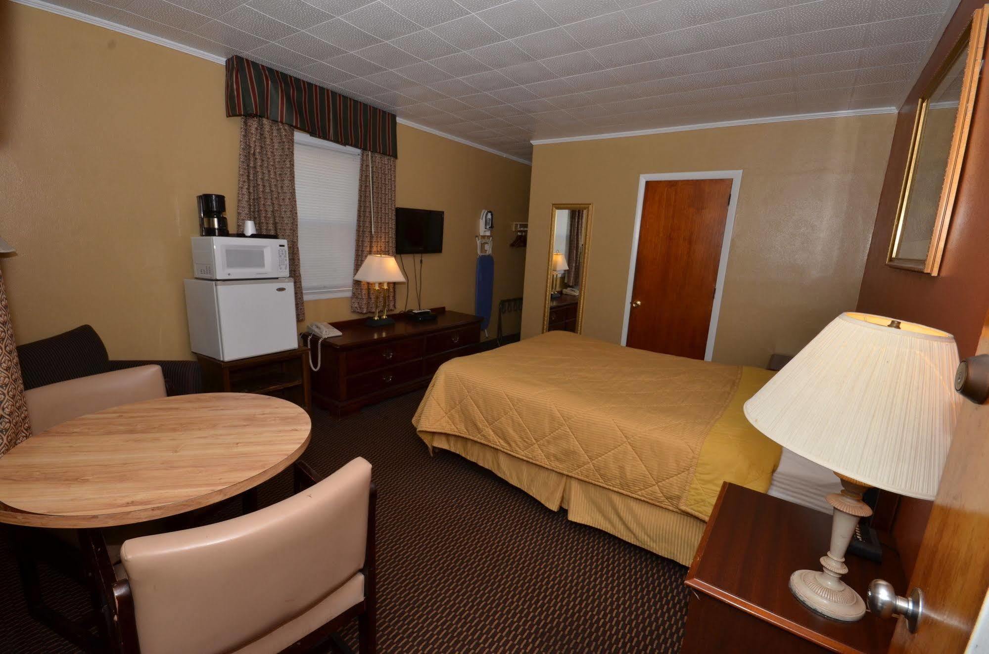 Budget Host Inn New Berlinville Exterior photo