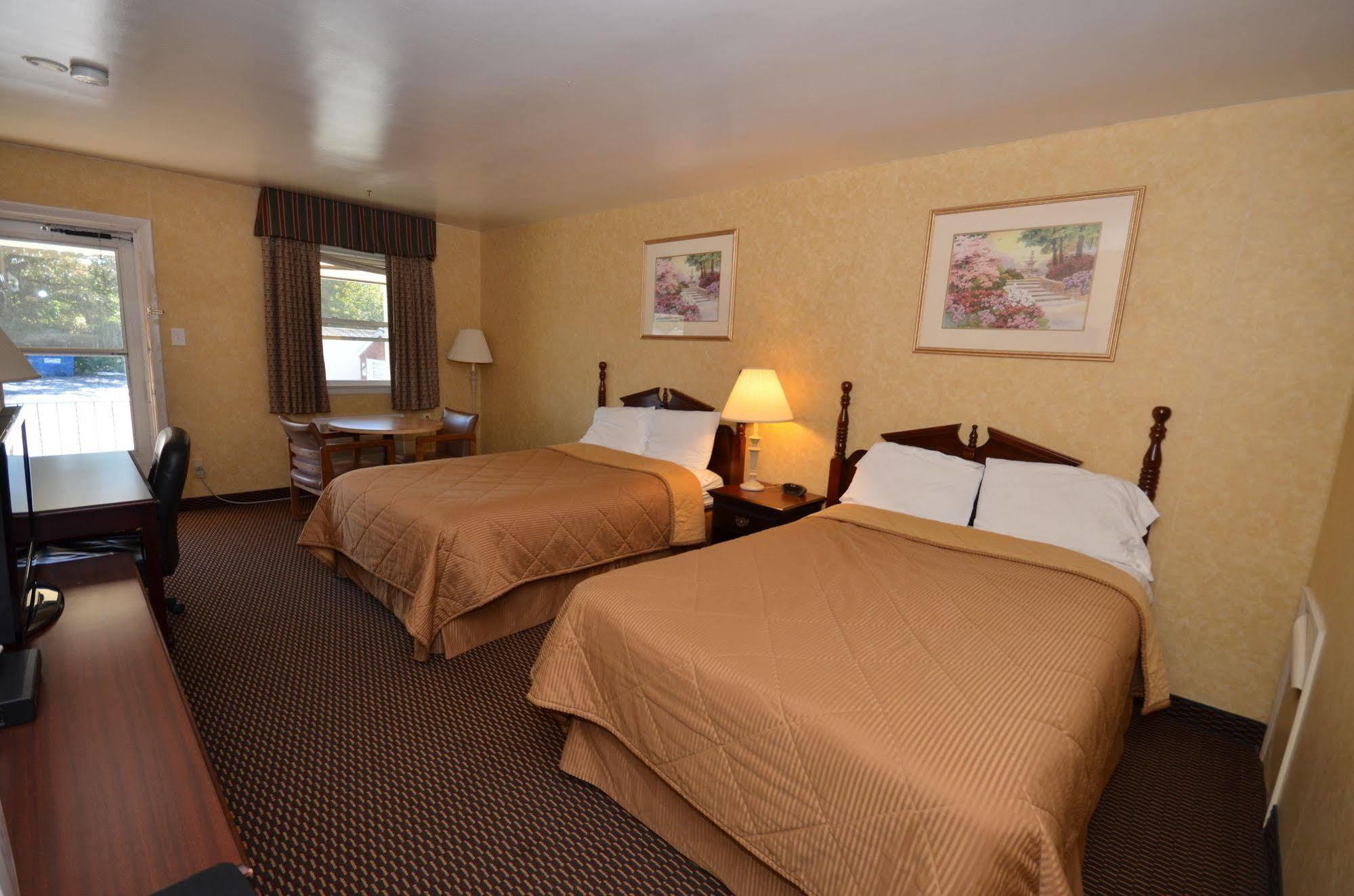 Budget Host Inn New Berlinville Exterior photo